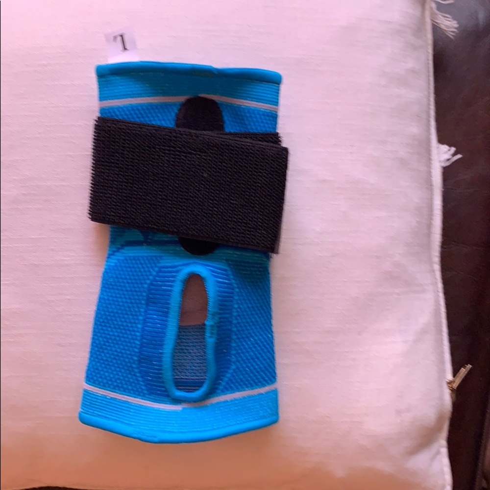 Wrist Support - Picture 2 of 7